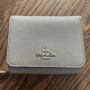 Coach Silver/Gray Leather Wallet | Zip Coin Pocket | Excellent Condition